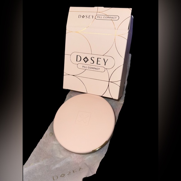 Dosey Pill Compact - Picture 9 of 14